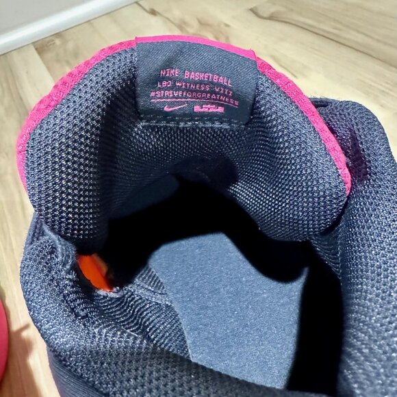 Nike LeBron Witness 8 Basketball Shoes - Picture 6 of 14